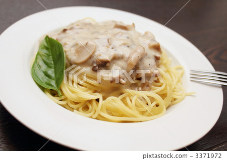 Mushroom cream sauce pasta 3371972