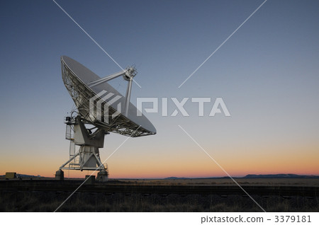 Early morning radio telescope 3379181