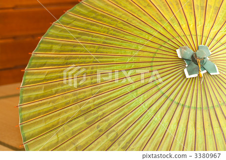Japanese style room with umbrella 3380967