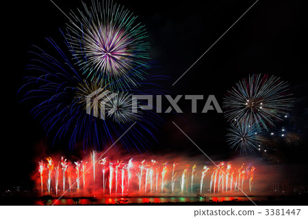 Fireworks from the Arakawa riverbed and Niagara Falls 3381447