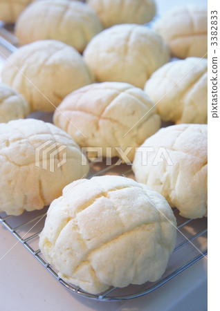 melon bread, danish pastry, sweet bun 3382833