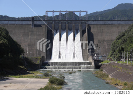 四川，吉野川上游“Hayamiura Dam”的水堵 3382915