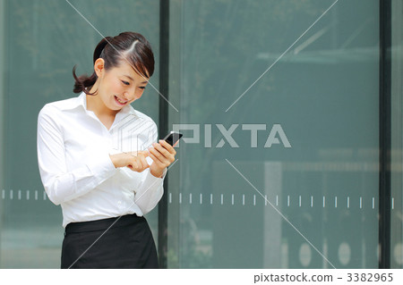 有iPhone的女商人 有iPhone的女商人 3382965