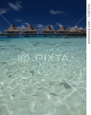 Beach and water cottage 3385342