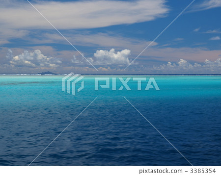 波拉波拉島的天空與大海 3385354