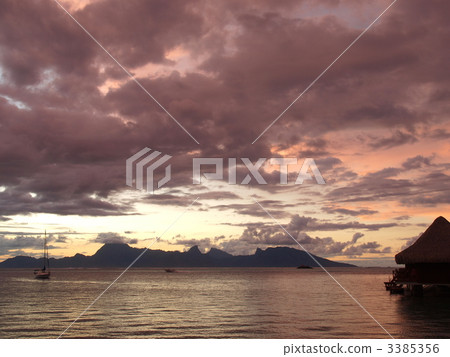 Moorea island silhouette 3385356