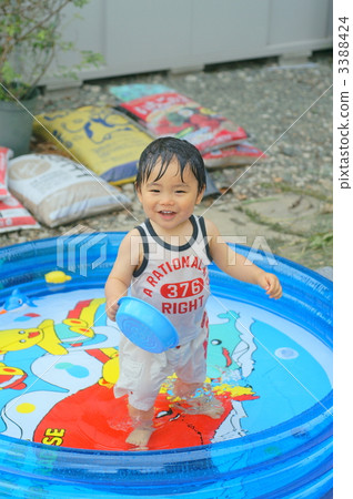 Pool play Pool play 3388424