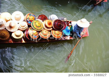 Vendor on floating market in Thailand Vendor on floating market in Thailand 3388827