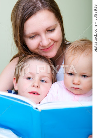 Family at home 3388919