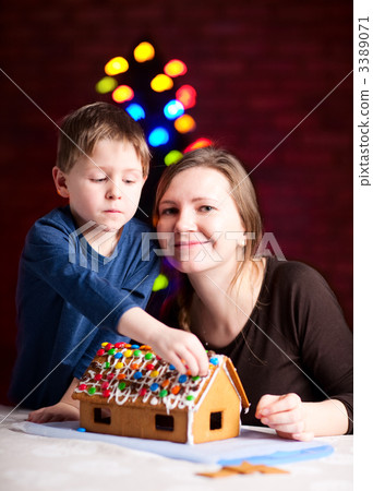 Gingerbread house decoration Gingerbread house decoration 3389071