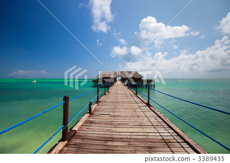 Tropical ocean 3389435