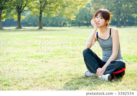 sit, sitting, sitting down 3392554