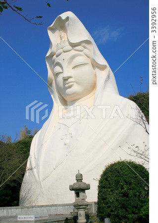 Visit the Oboe Kannon with a gentle smile 3392956