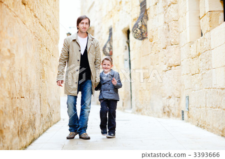 Father and son in city 3393666