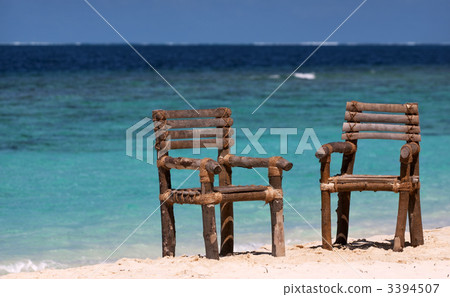 Two places in paradise 3394507