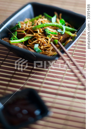 Delicious meat wok 3395486
