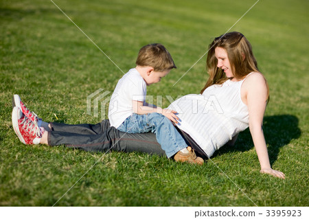 Family fun at sunny day 3395923