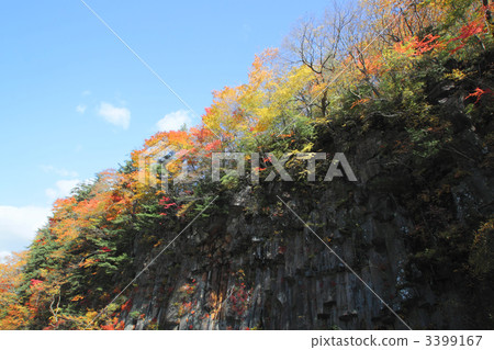 Autumn leaves in the Matsukawa Valley 3399167
