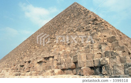  Pyramid 3399318
