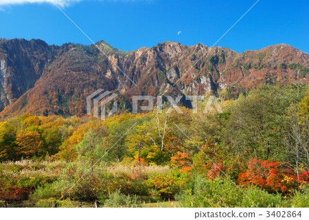 從天池看見的Mt. Torigamo秋葉在秋山村 3402864