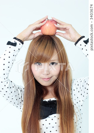 Women and fruits 3403674