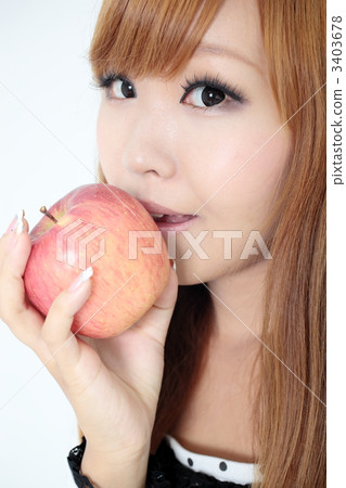 Women and fruits 3403678