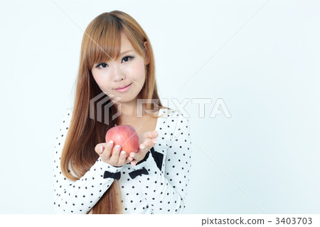Women and fruits 3403703