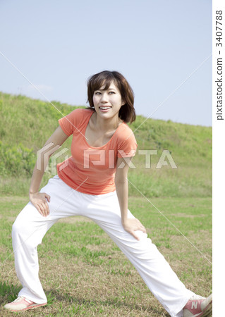 Stretch before jogging 3407788
