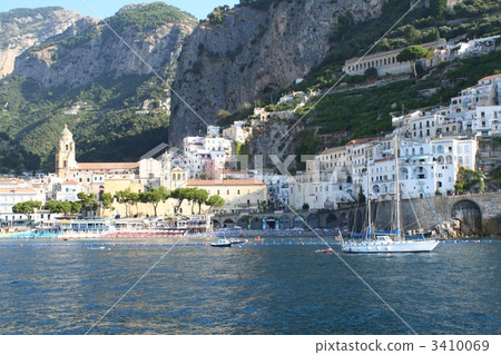 I look at the historic city Amalfi from the sea I look at the historic city Amalfi from the sea 3410069