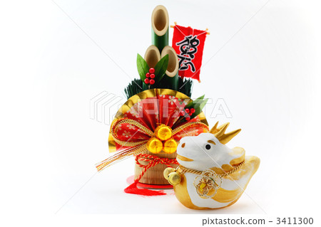 龍的黃道帶的裝飾品和杉樹的裝飾 3411300