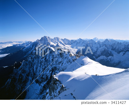 Grand Joras and the mountains of the Alps 3411427