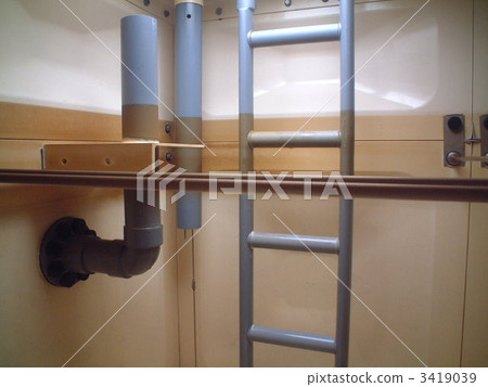 在給水箱內清潔之前 在給水箱內清潔之前 3419039