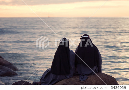 two nuns 3426039