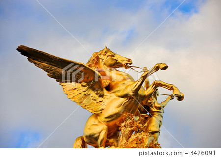 Up of golden Pegasus in Paris Up of golden Pegasus in Paris 3426091