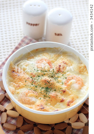Shrimp and potato gratin 3434142