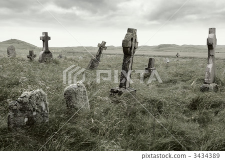 Eerie gravesite 3434389