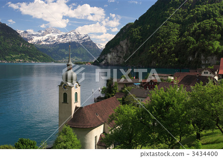 Lake Lucerne from Bauen 3434400