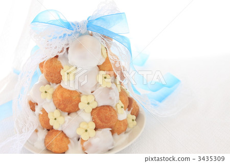 Wedding Cake Crocan Bush 3435309