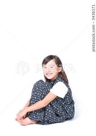 坐著的女孩 3436171