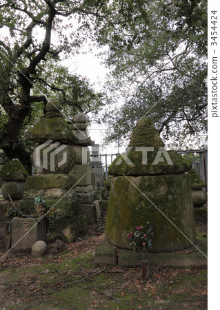 Shikoku Buddha 86th Buddhist Shimaji Temple, a sea lady's legendary "Tomb of the sea girl" 3454424