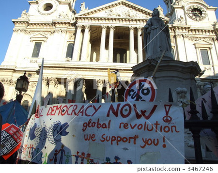 October - November 2011 London Financial District "Occupation" (St. Paul 's Cathedral West Square) 3467246