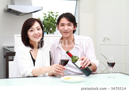 A couple drinking wine A couple drinking wine 3470314