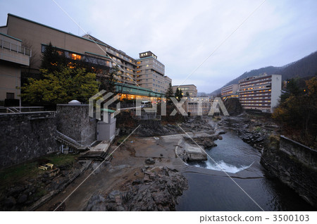 定山溪溫泉的全景 3500103