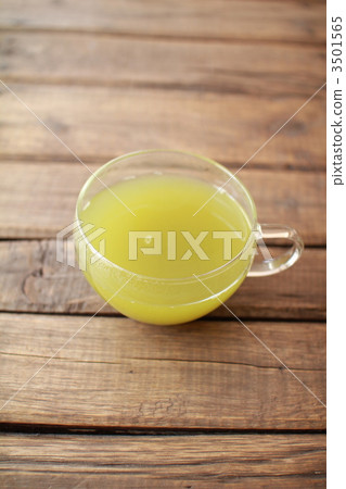 耐熱杯中溫熱的渾濁綠茶 耐熱杯中溫熱的渾濁綠茶 3501565