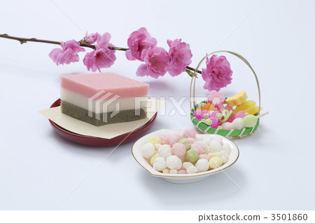 Rice cake and chicks and peach blossoms 3501860
