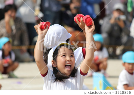 在幼兒園運動會(球杯) 在幼兒園運動會(球杯) 3518836