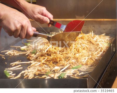 Teppanyaki fried noodles Teppanyaki fried noodles 3519465