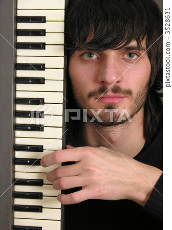 musician with keyboard musician with keyboard 3528631