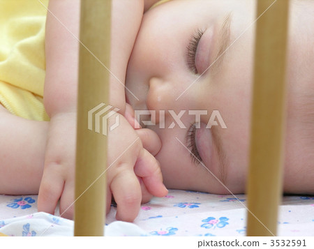 baby sleep in bed 3532591