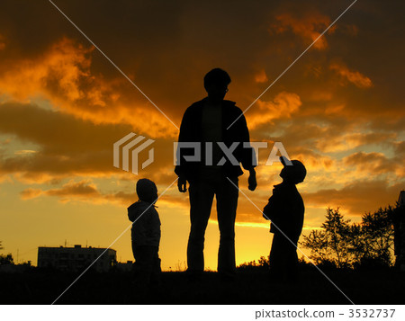 father with children sunset 2 3532737